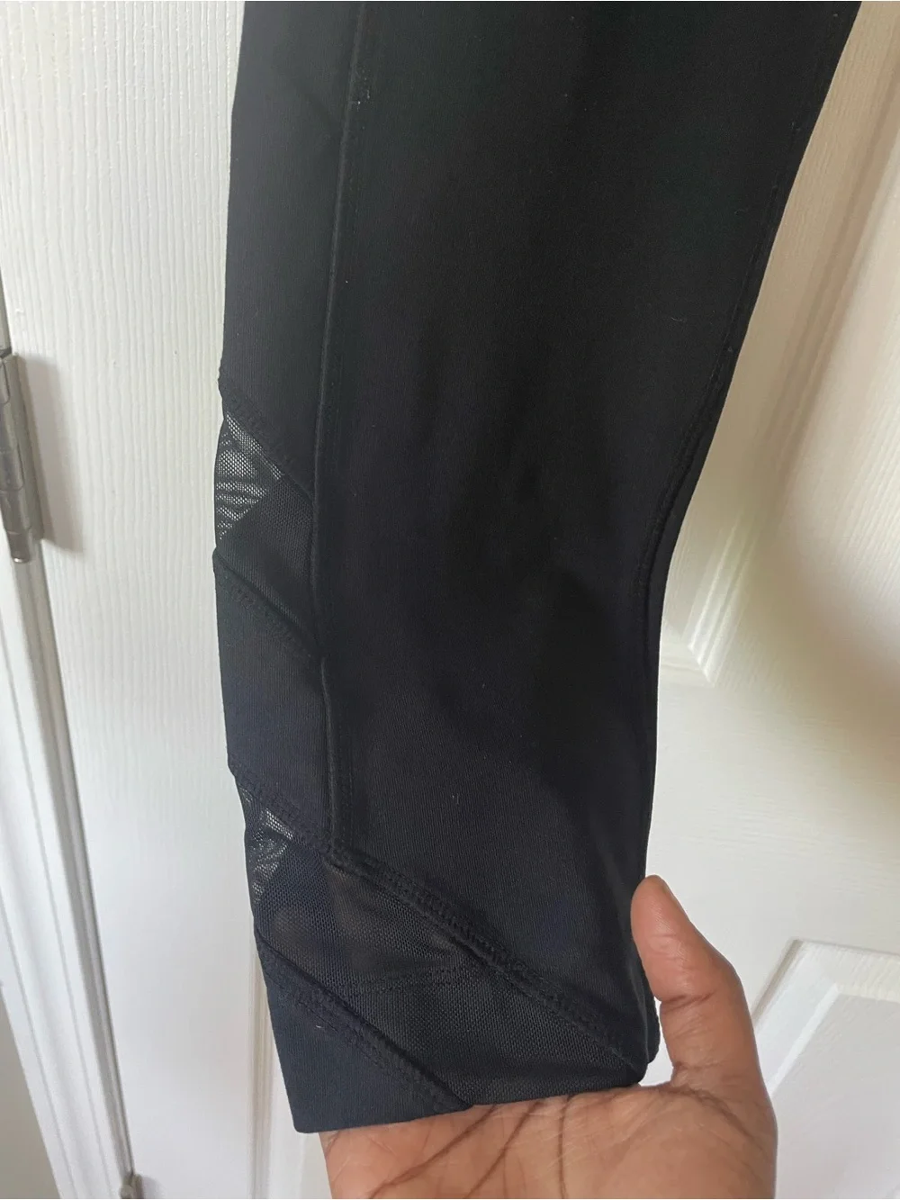 Mondetta Black High-Waist Capri Leggings with Mesh Insets - Picture 6 of 10